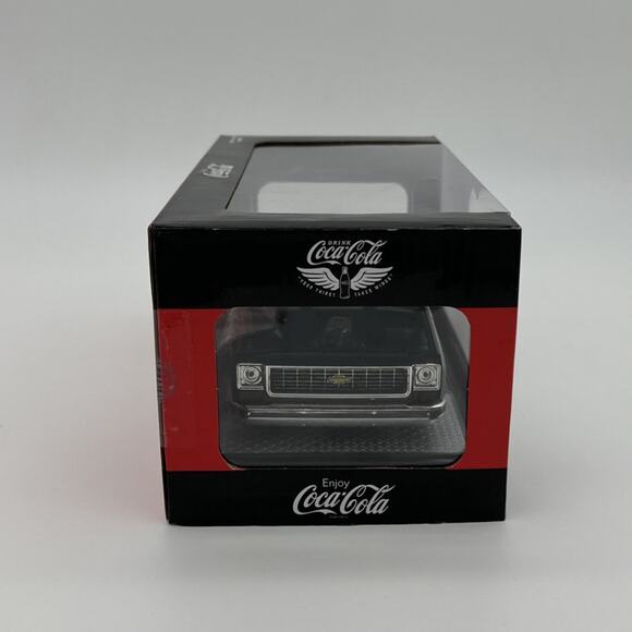 M2 Machines 1:24 Scale Coca Cola Chase 1973 Chevrolet Cheyenne 10 - Picture 7 of 7